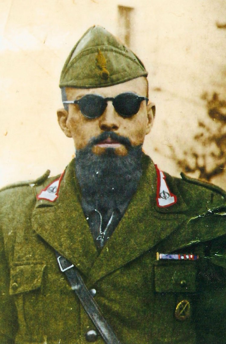 Chiti in uniforme RSI (si notino i gladi al posto delle stellette)